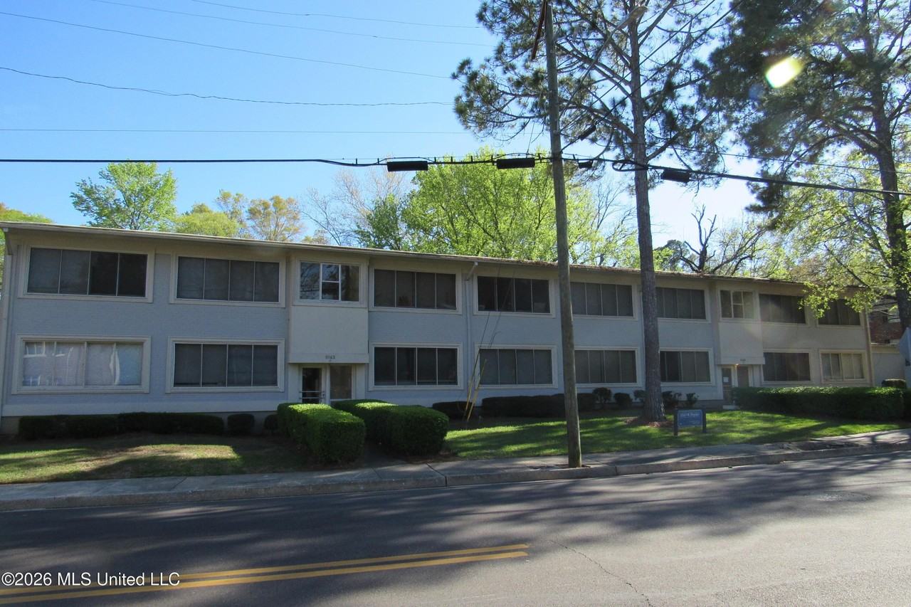 1043 Poplar Blvd - Photo 2 of 16