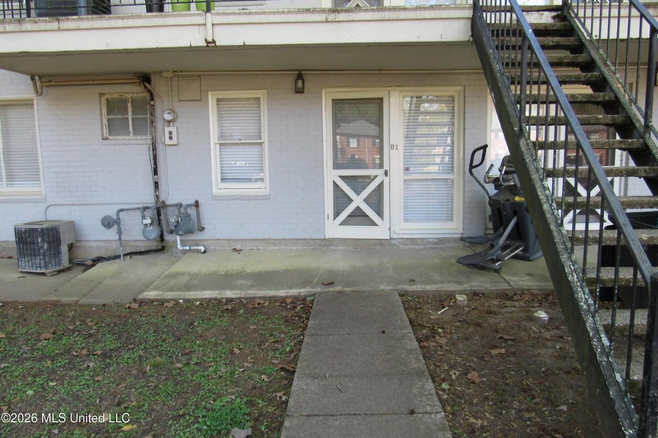 1043 Poplar Blvd - Photo 5 of 16