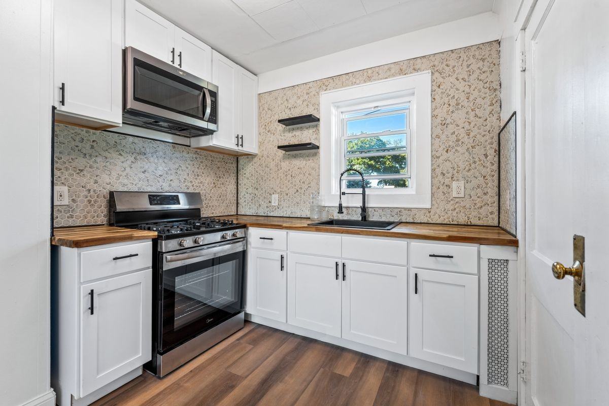 120B Little Pl - Photo 2 of 13