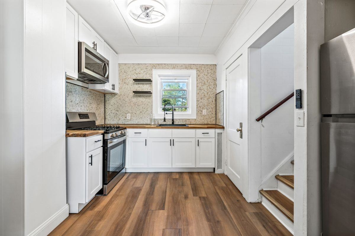 120B Little Pl - Photo 3 of 13