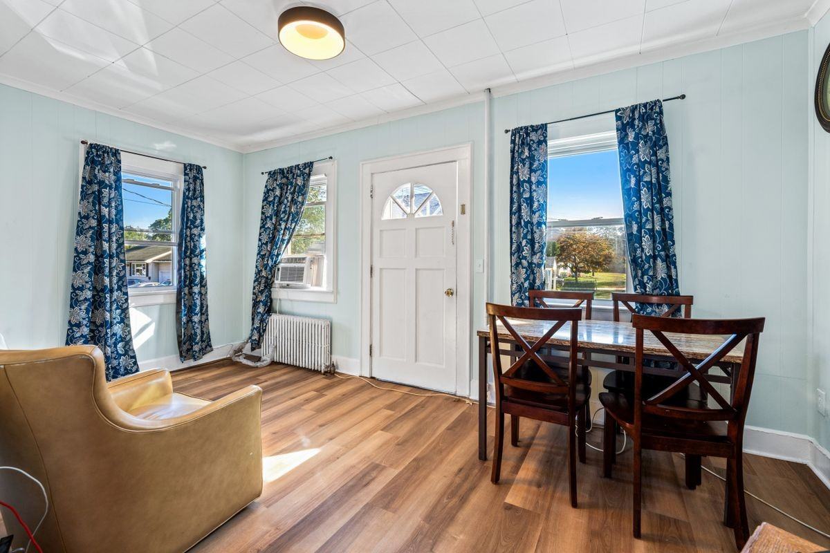 120B Little Pl - Photo 4 of 13