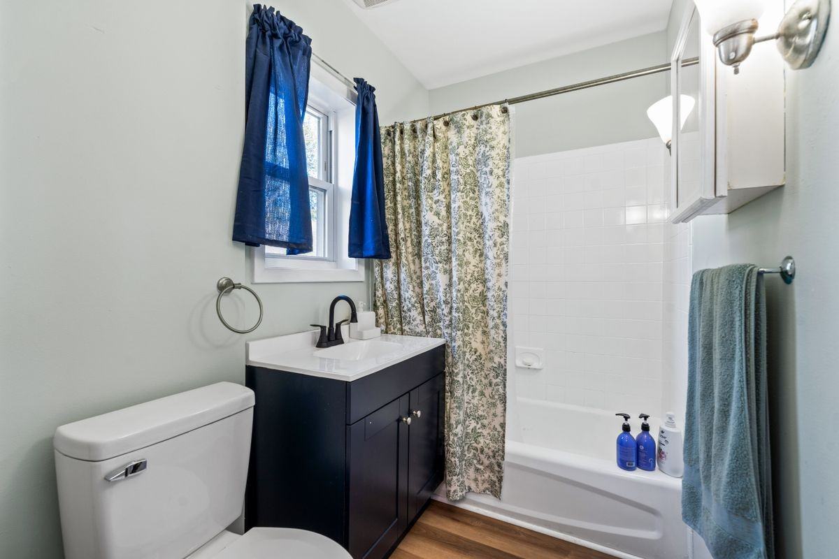 120B Little Pl - Photo 5 of 13