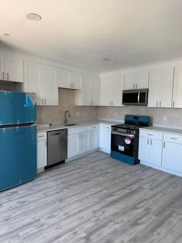 241 Pocasset Ave - Photo 4 of 11