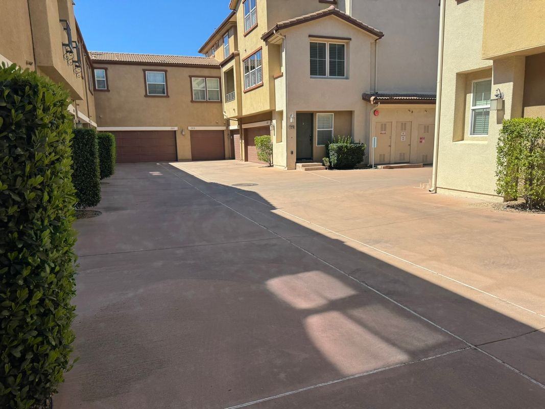 1206 Calabria St - Photo 2 of 48