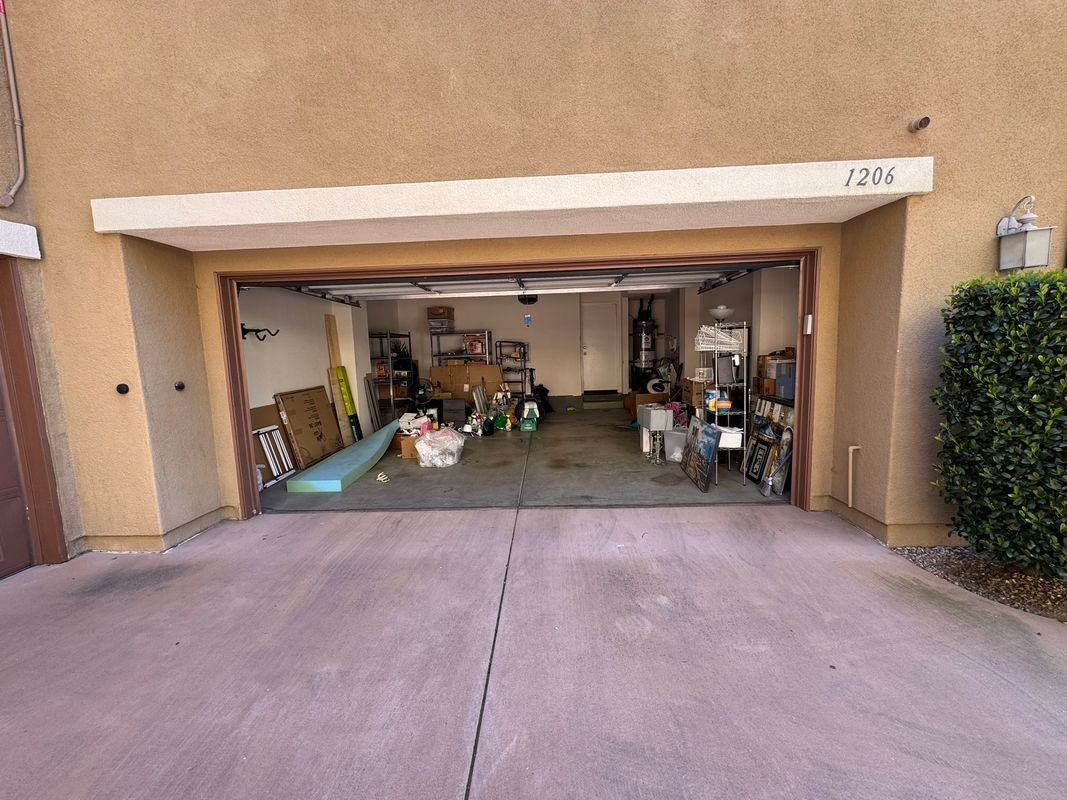 1206 Calabria St - Photo 4 of 48