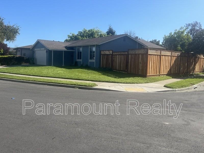 7698 Redbud Ct - Photo 2 of 30