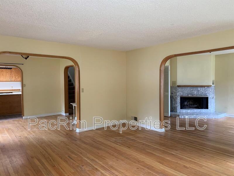 1303 H St #1 - Photo 3 of 15