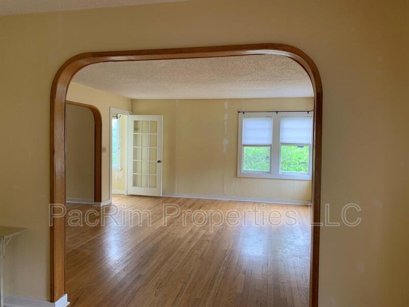 1303 H St #1 - Photo 4 of 15