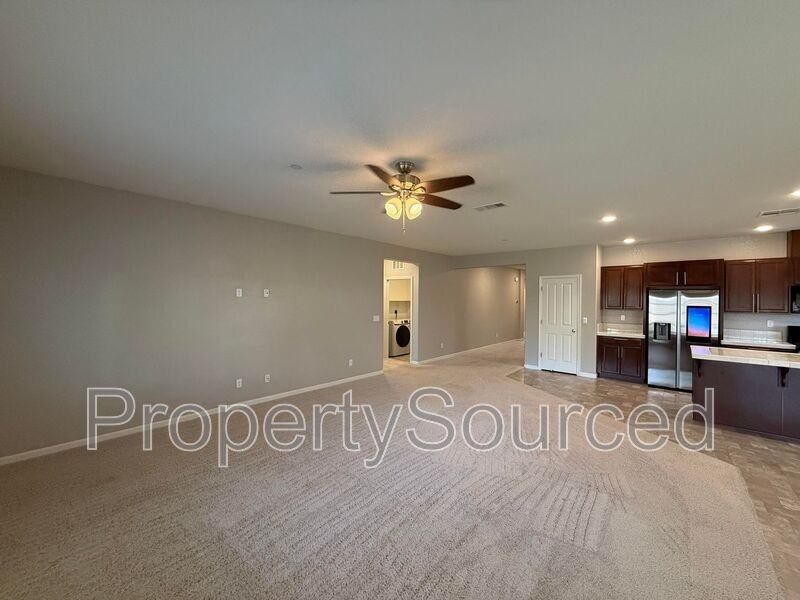 437 Pendragon St - Photo 7 of 47