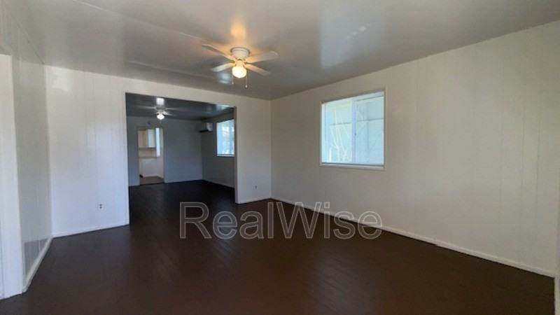 328 Se Lane Ave - Photo 6 of 16