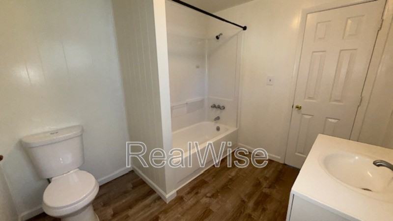 328 Se Lane Ave - Photo 7 of 16