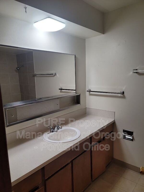 1115 Se 27th Ave - Photo 4 of 15