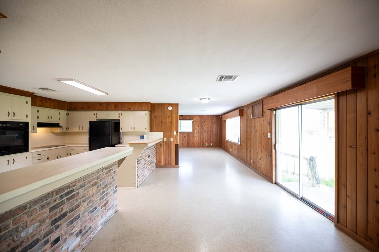 911 John Stine Rd - Photo 5 of 12