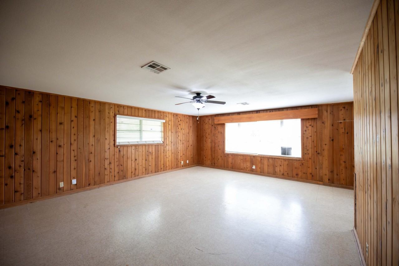 911 John Stine Rd - Photo 6 of 12