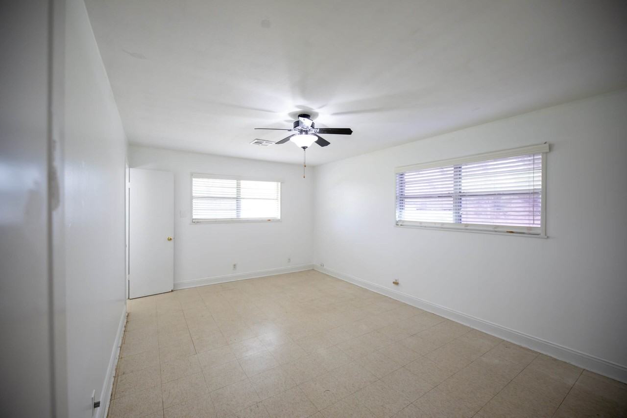 911 John Stine Rd - Photo 7 of 12