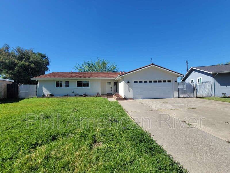 2462 Town Cir - Photo 2 of 21