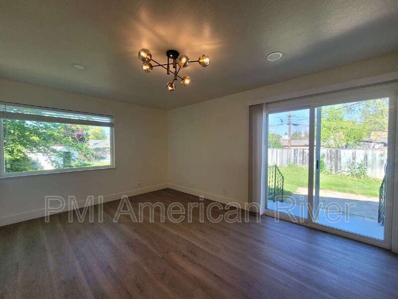 2462 Town Cir - Photo 6 of 21