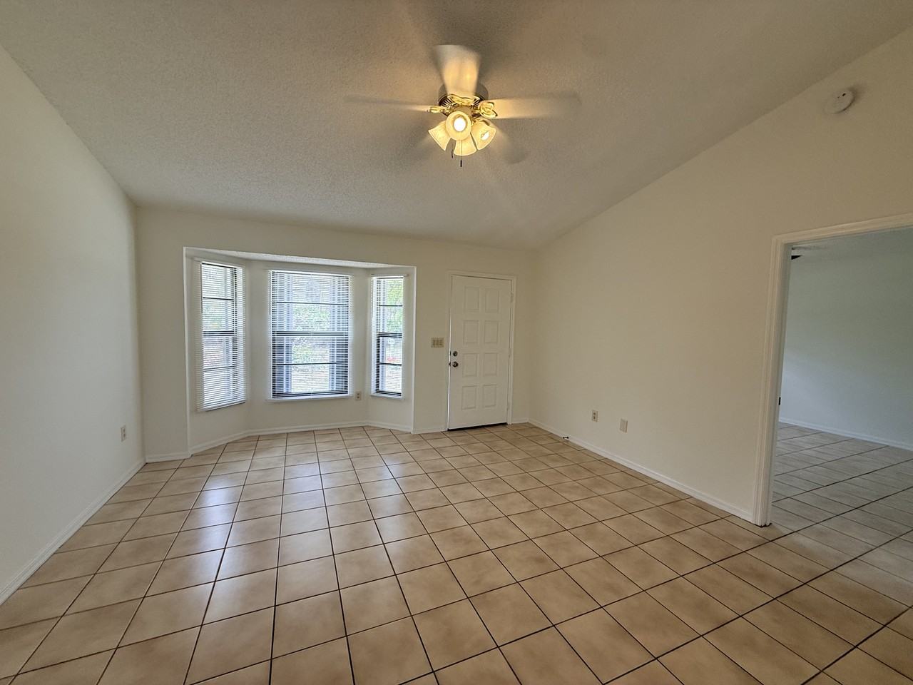 5568 Anderson Rd - Photo 4 of 12