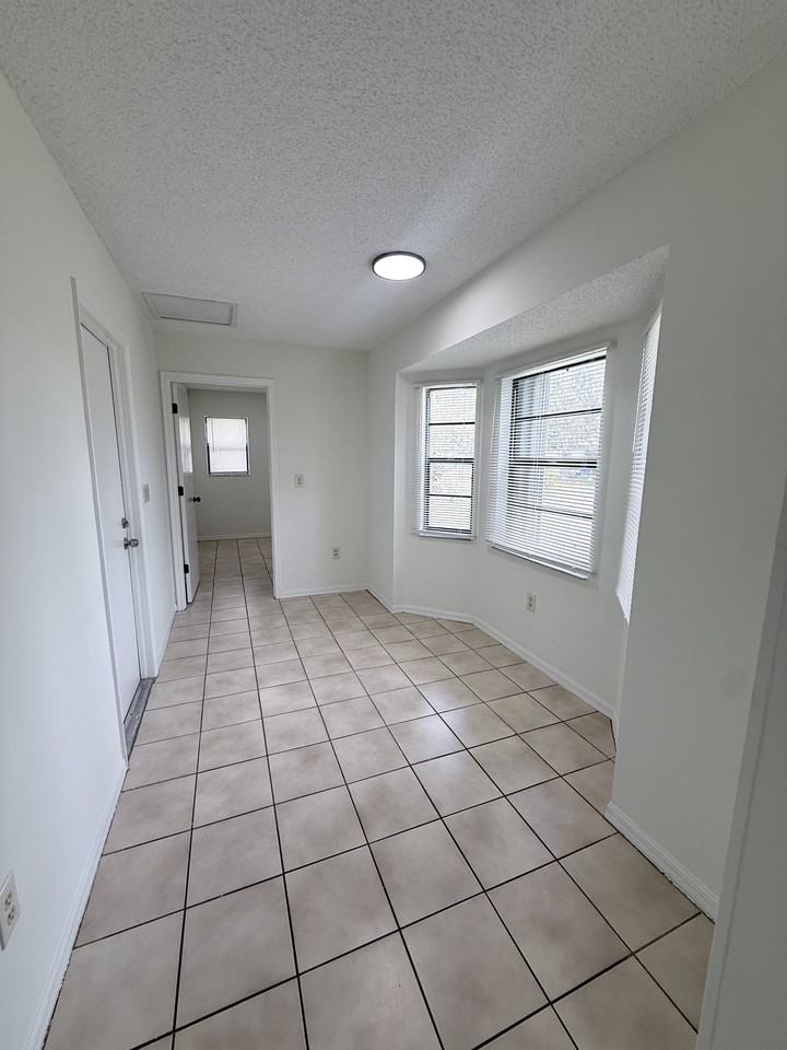 5568 Anderson Rd - Photo 6 of 12