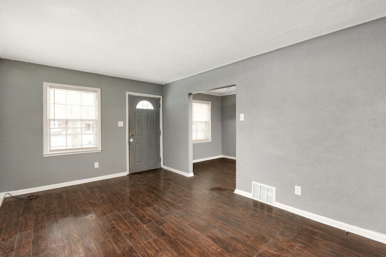 10434 Merlin St - Photo 2 of 11