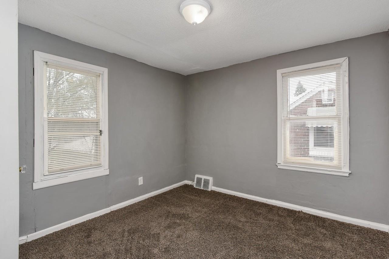 10434 Merlin St - Photo 5 of 11