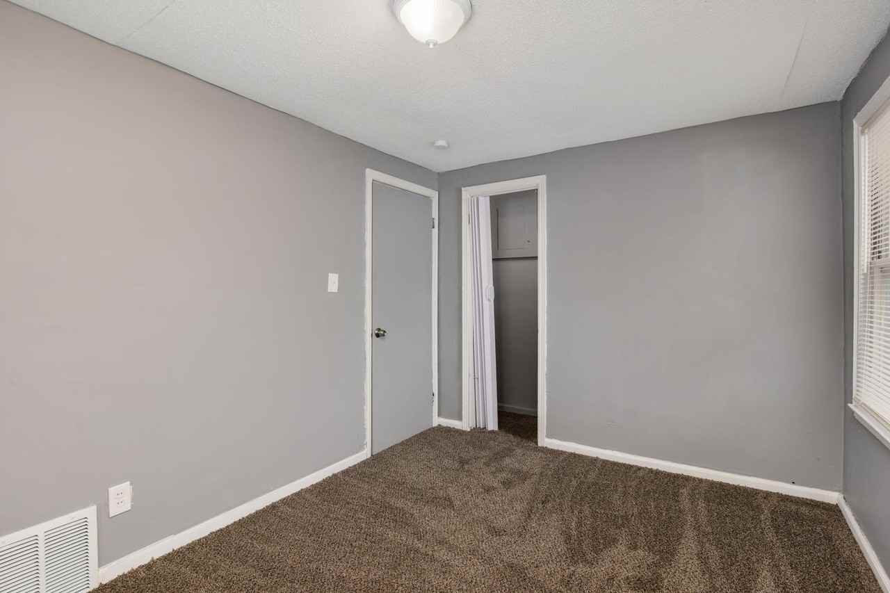 10434 Merlin St - Photo 6 of 11