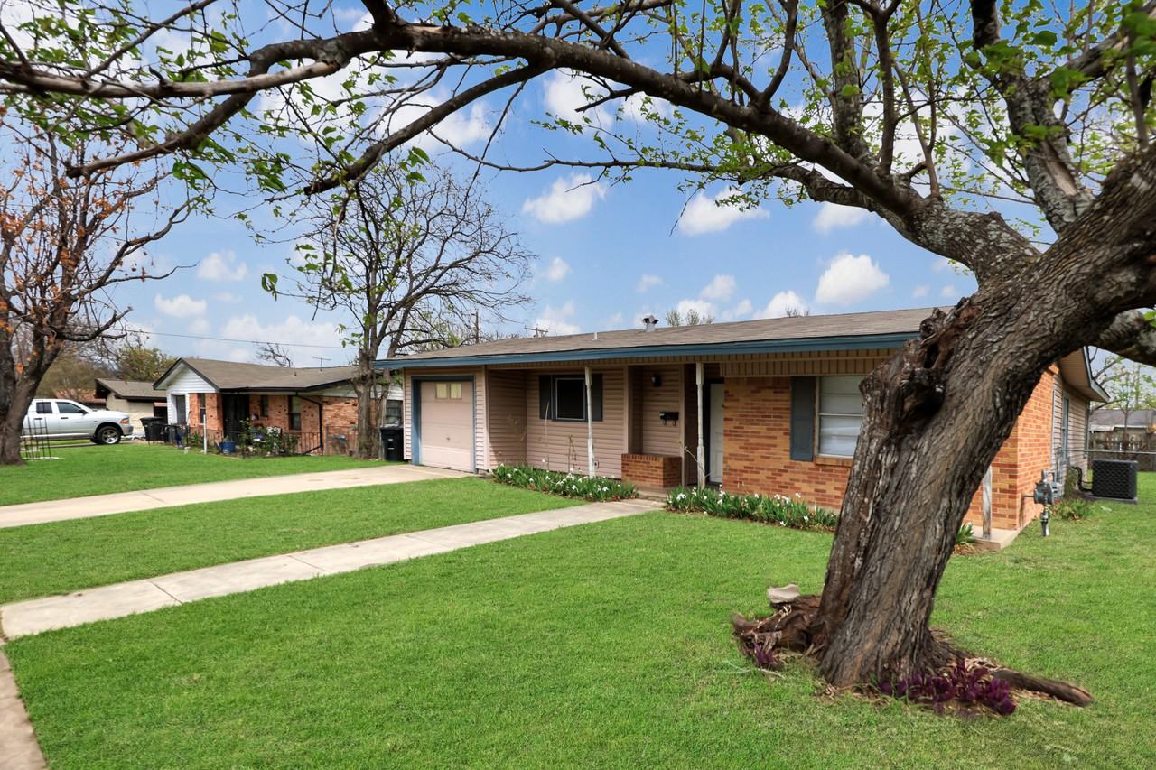 1124 Chippendale Dr - Photo 2 of 20