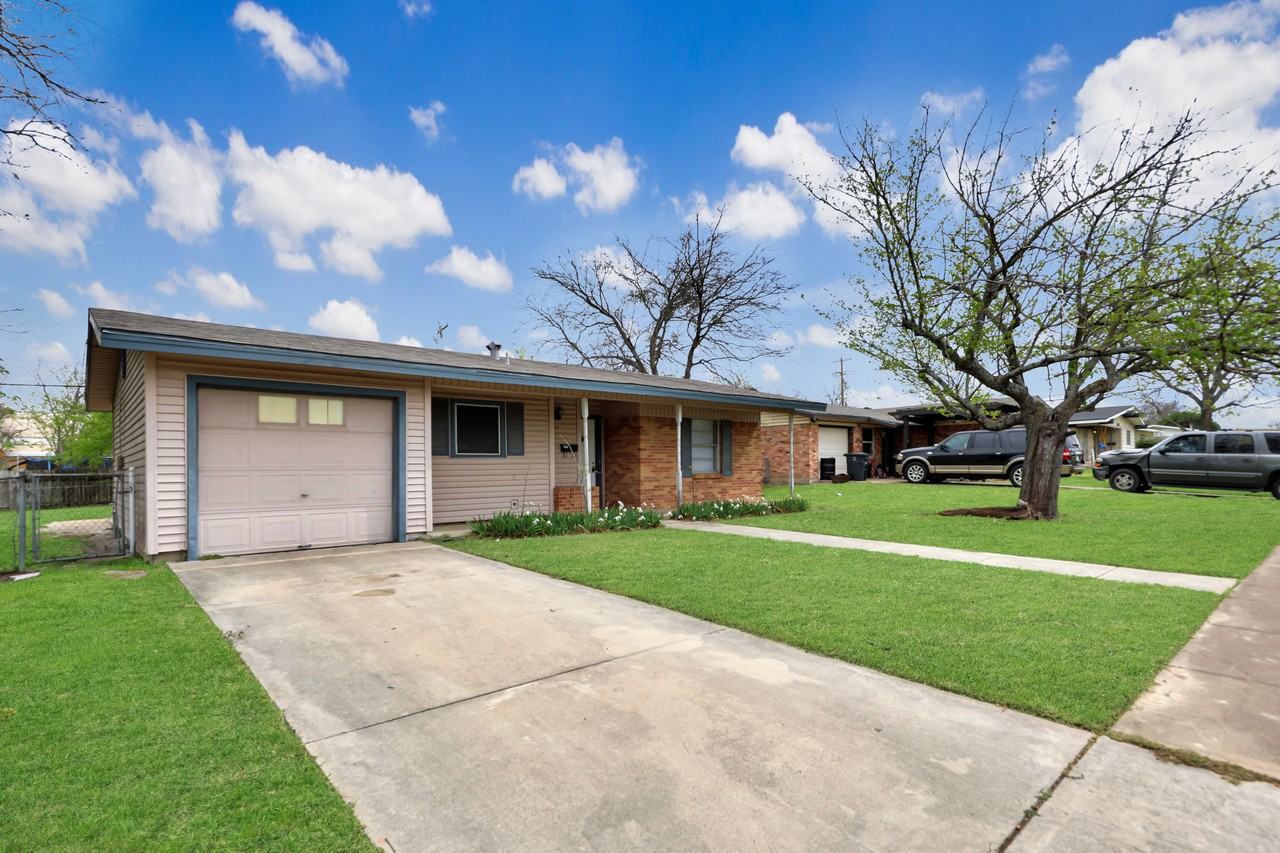 1124 Chippendale Dr - Photo 3 of 20