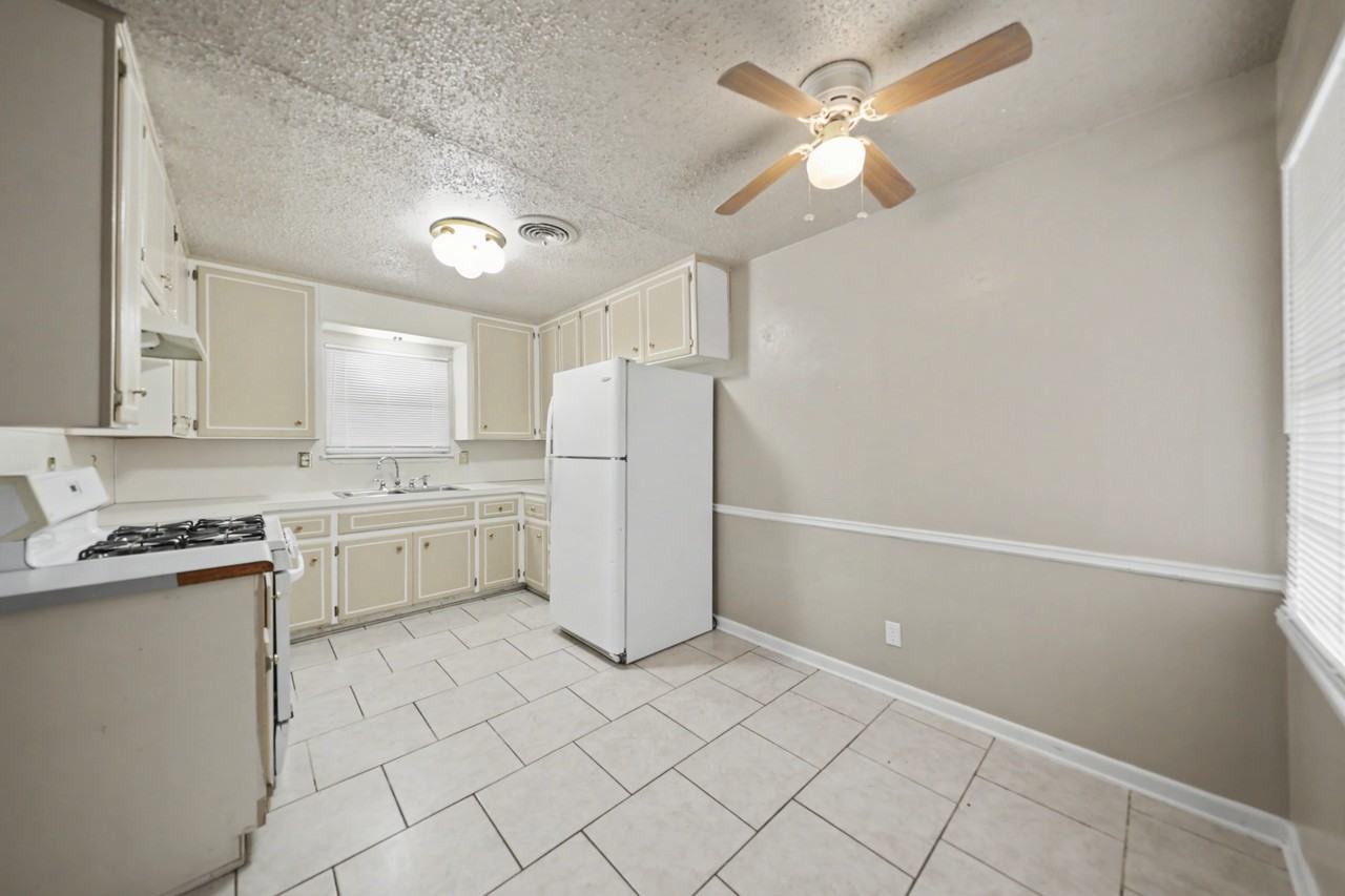 1124 Chippendale Dr - Photo 4 of 20