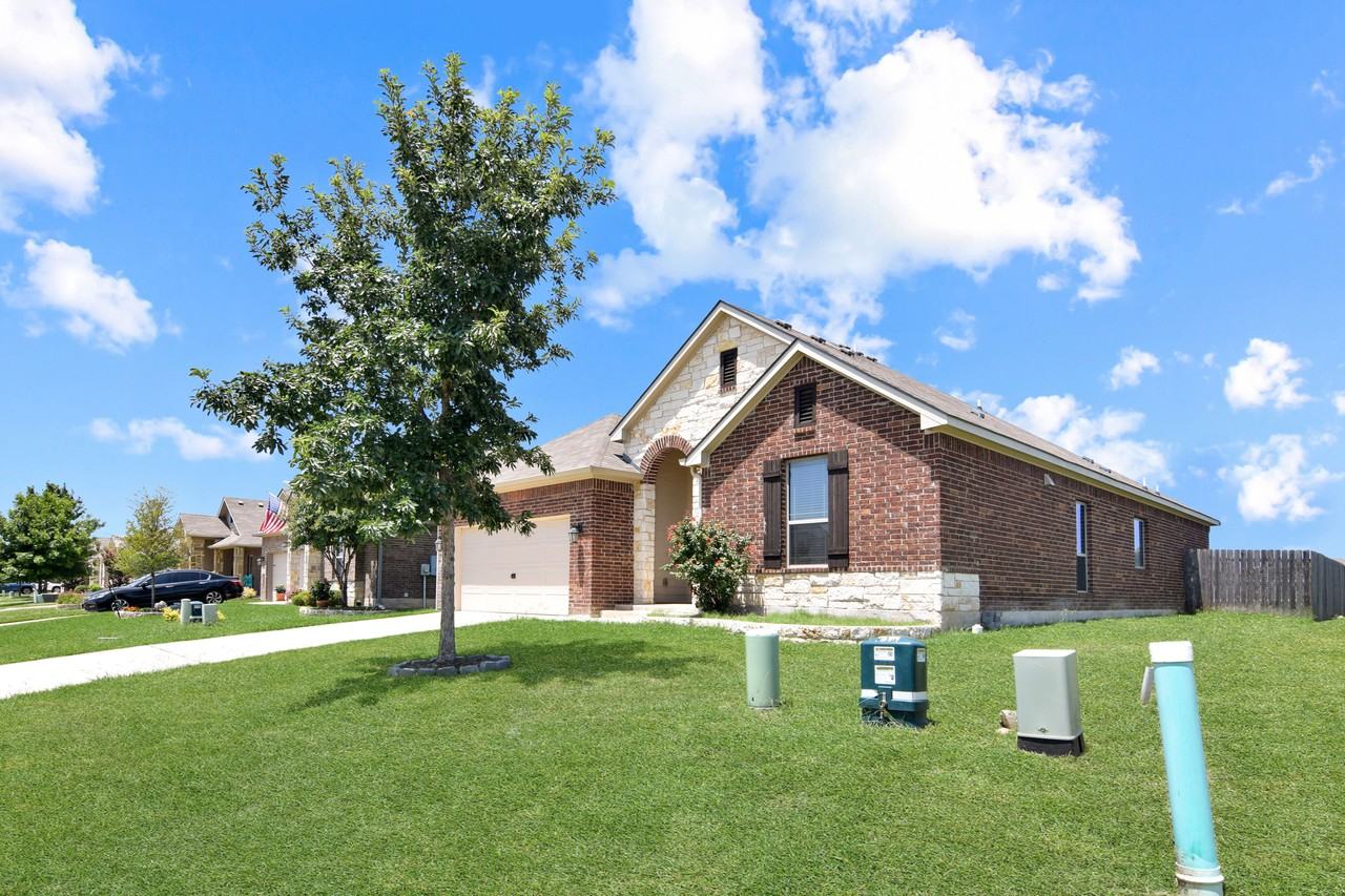 410 Stonehouse Ln - Photo 2 of 23