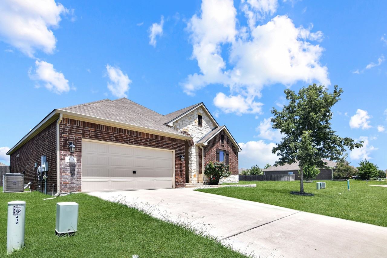 410 Stonehouse Ln - Photo 3 of 23