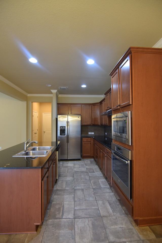 410 Stonehouse Ln - Photo 4 of 23