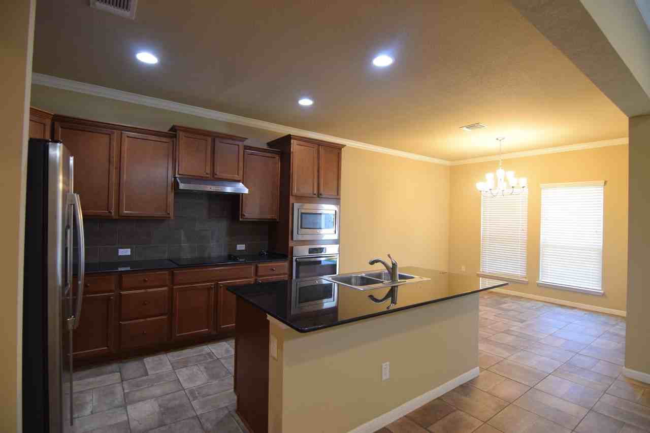 410 Stonehouse Ln - Photo 5 of 23