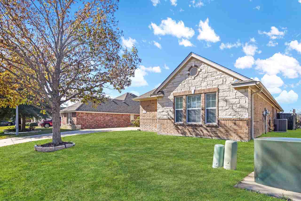 816 Copper Ridge Loop - Photo 3 of 25