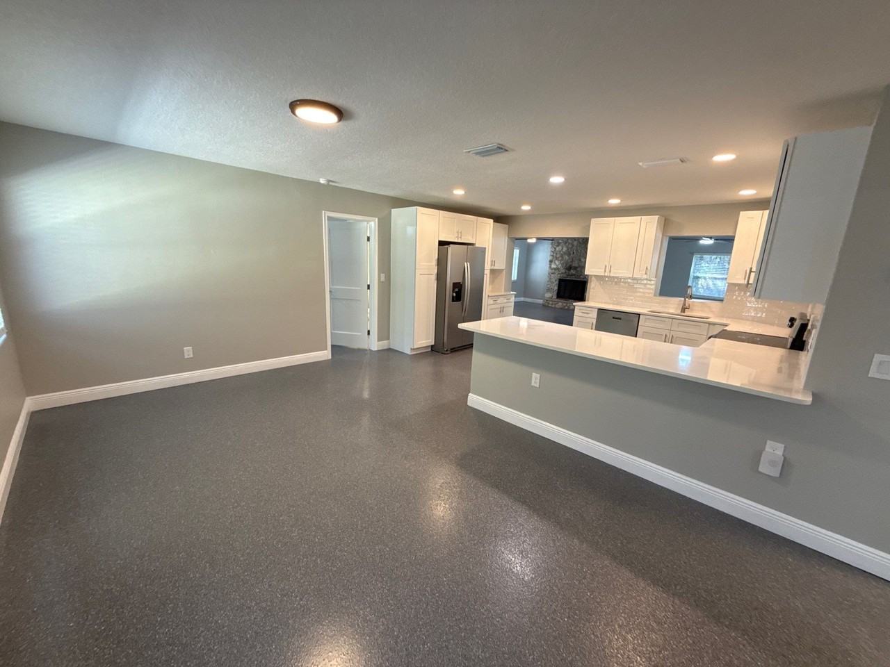 1328 Ne 5th Ave - Photo 2 of 27