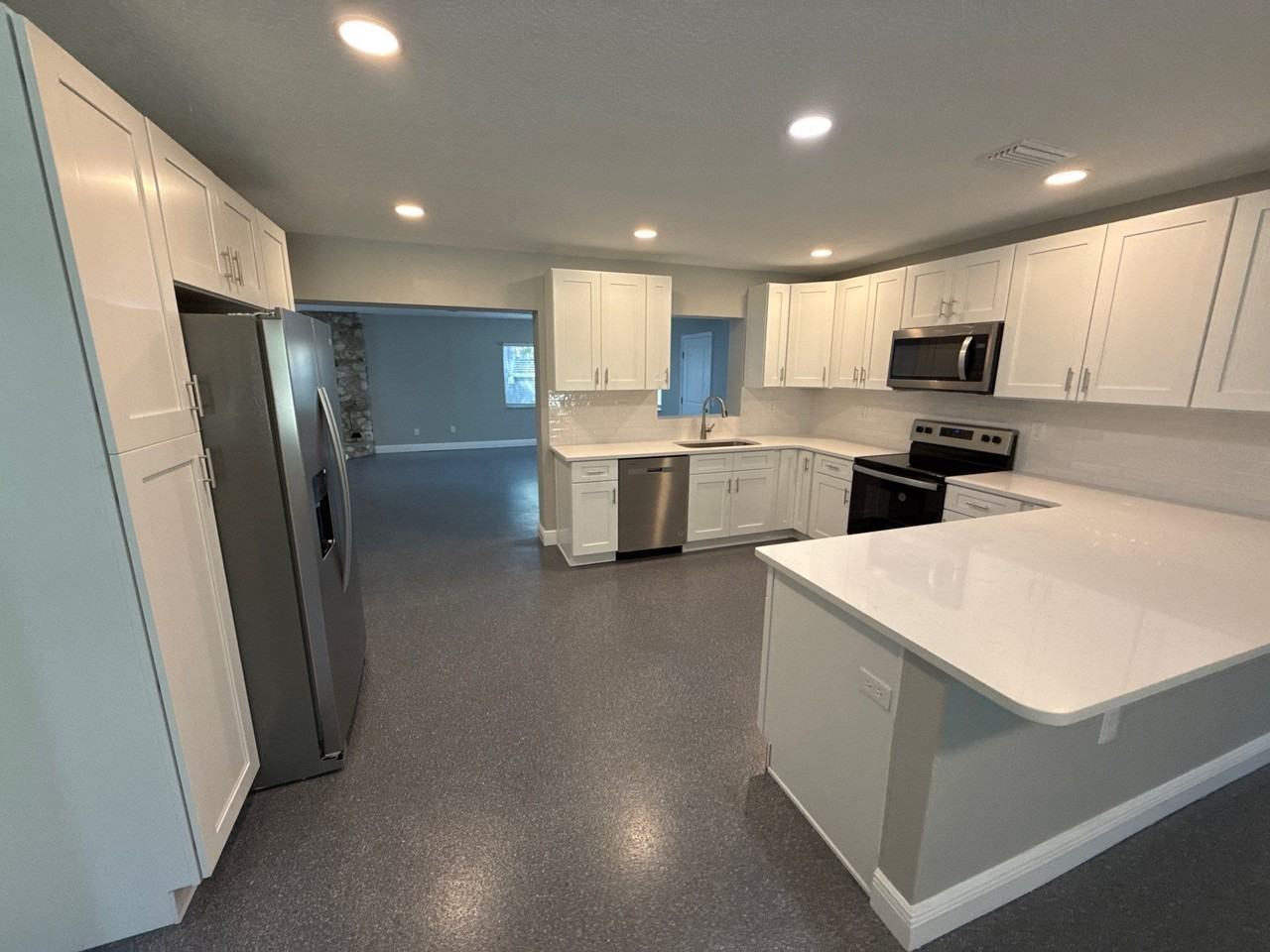 1328 Ne 5th Ave - Photo 3 of 27