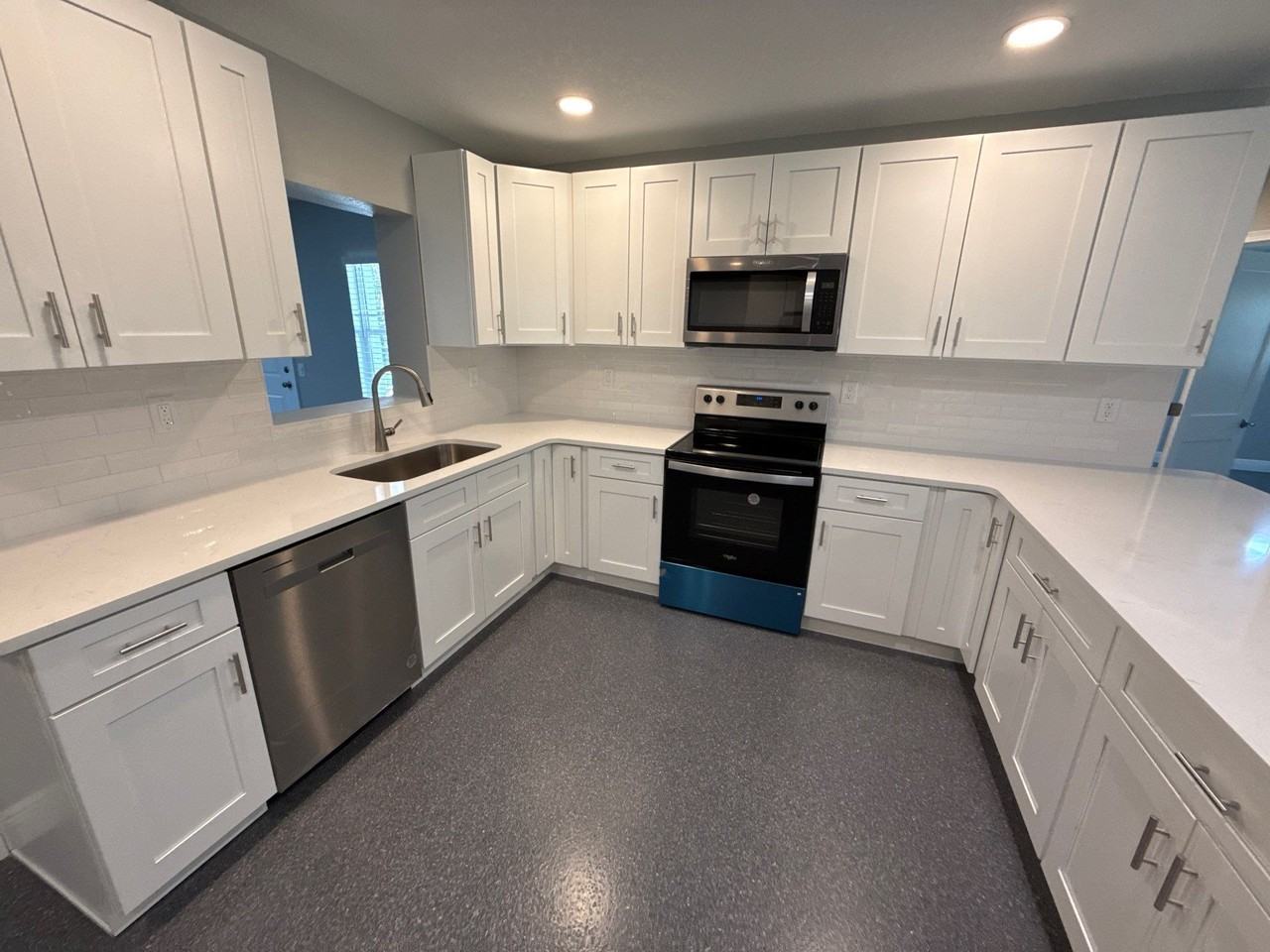 1328 Ne 5th Ave - Photo 4 of 27