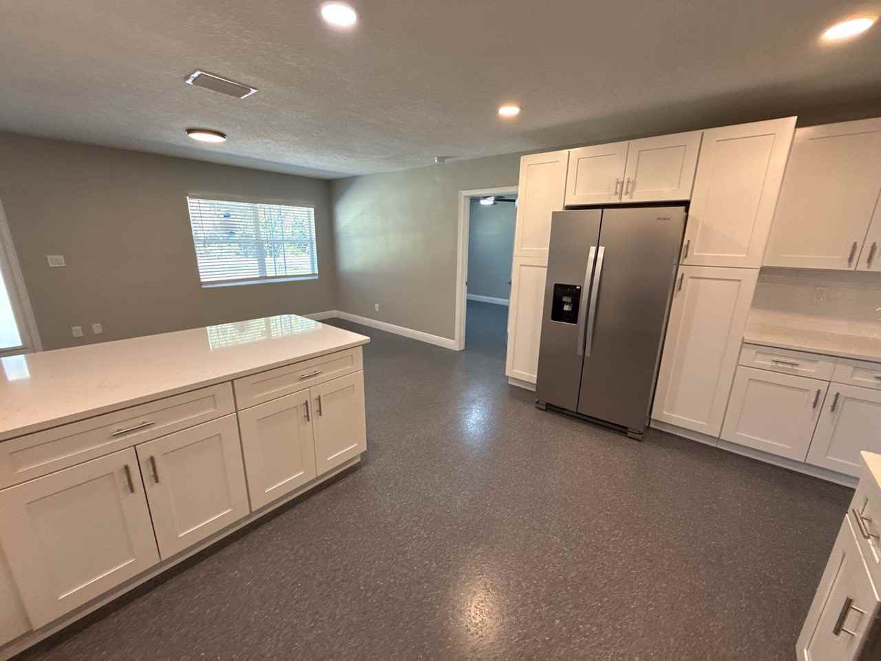 1328 Ne 5th Ave - Photo 5 of 27
