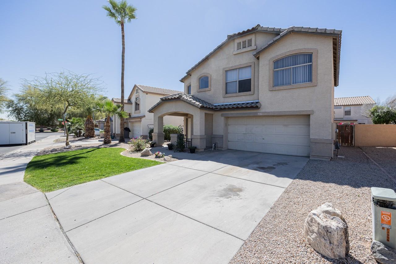 12859 W Cambridge Ave - Photo 3 of 30