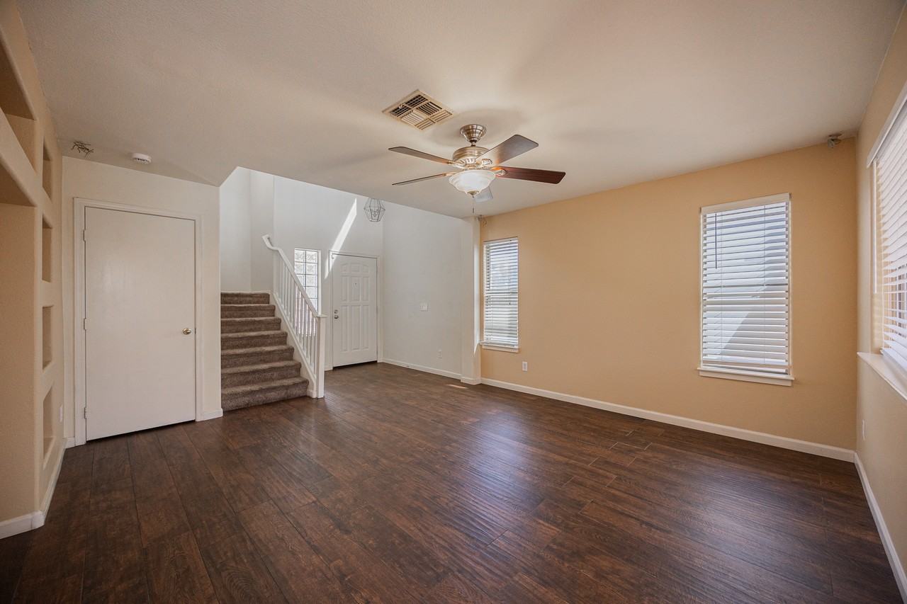 12859 W Cambridge Ave - Photo 4 of 30