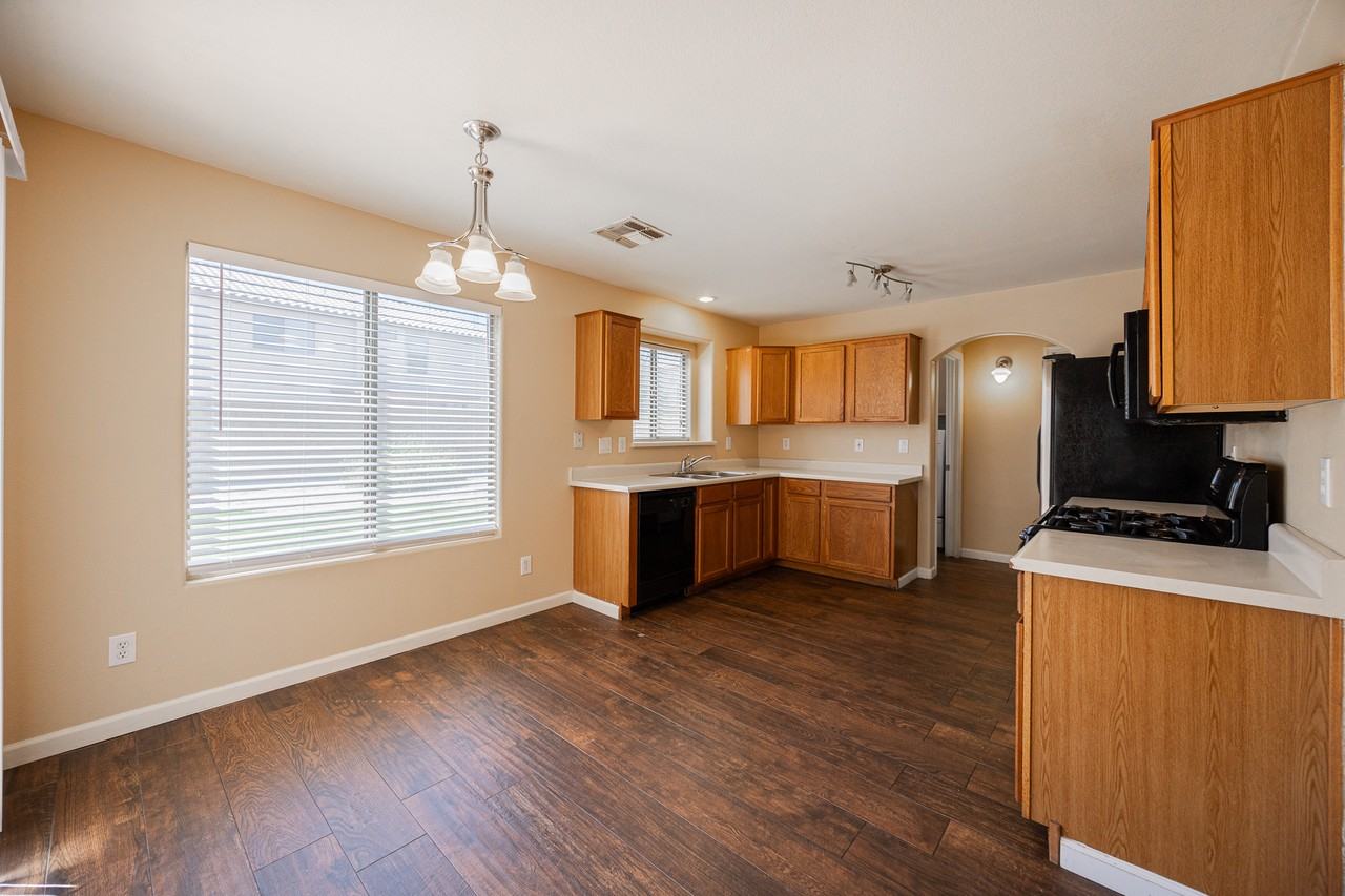 12859 W Cambridge Ave - Photo 7 of 30