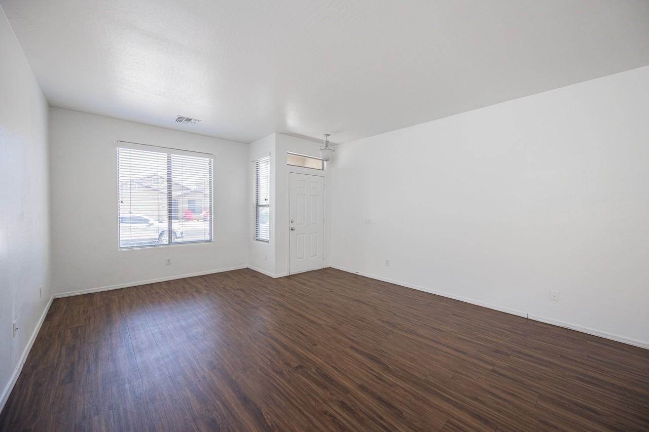 6918 S 37th Gln - Photo 5 of 32