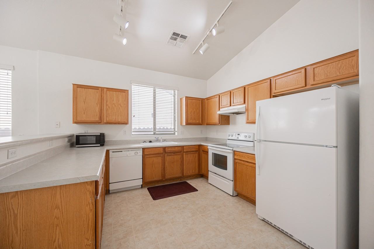 6918 S 37th Gln - Photo 7 of 32