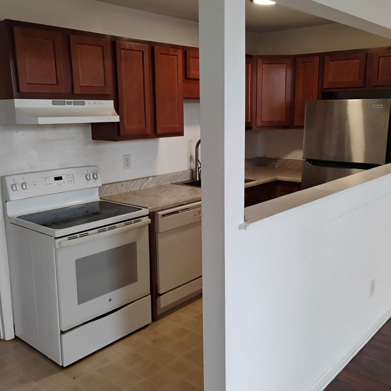 137 Lancaster St - Photo 2 of 9