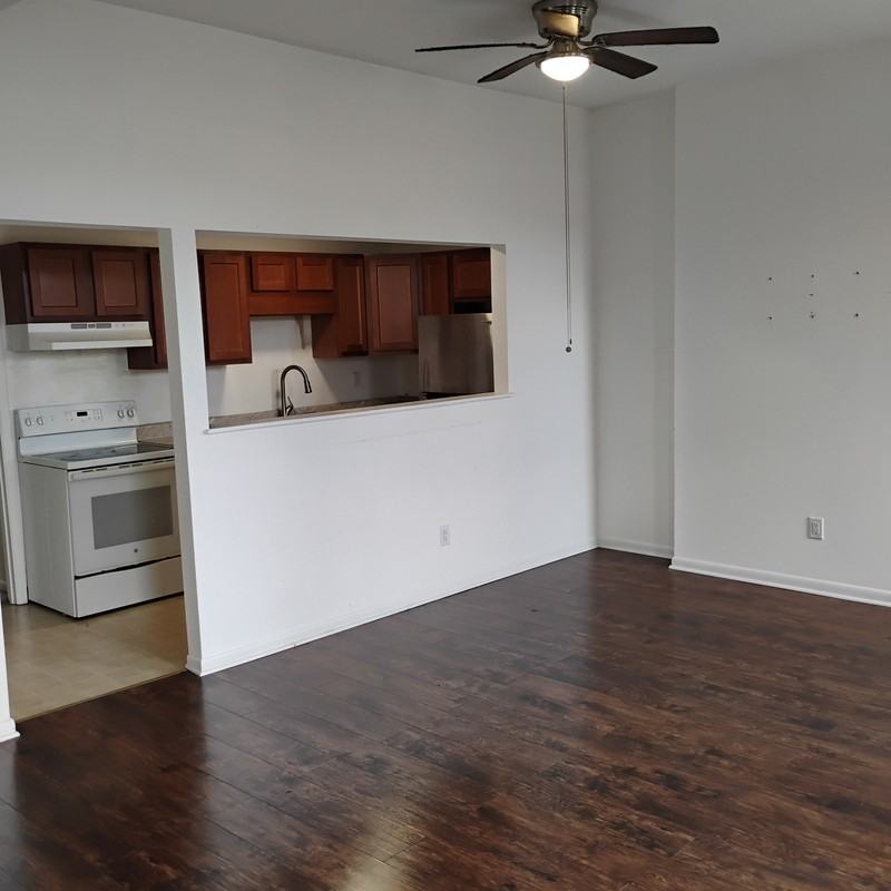 137 Lancaster St - Photo 3 of 9