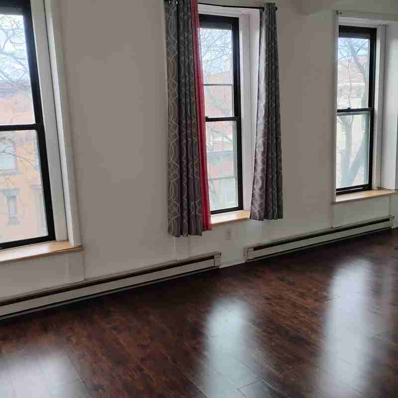 137 Lancaster St - Photo 4 of 9