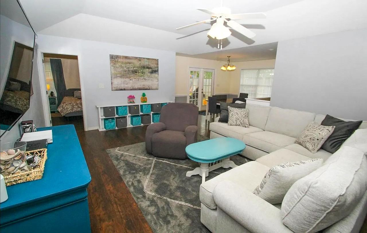 25920 Argonne Dr - Photo 2 of 5