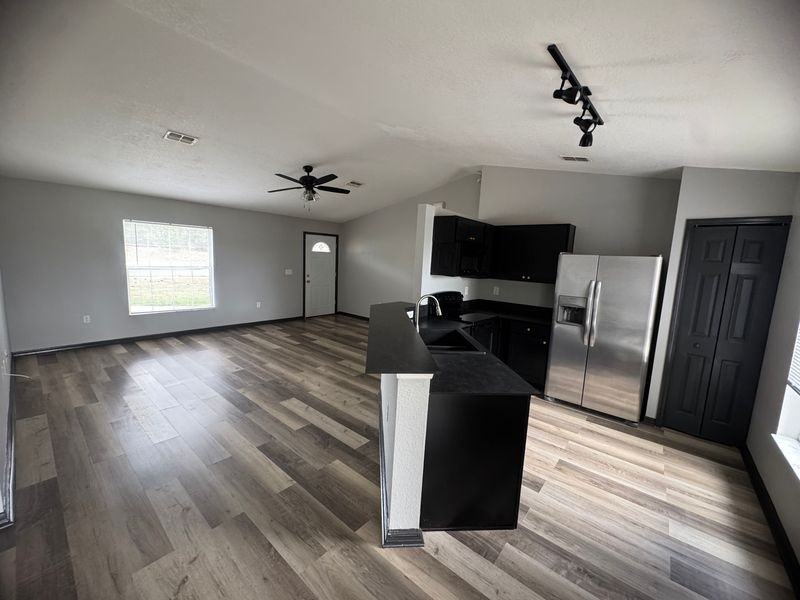 6289 Mariner Blvd - Photo 2 of 12