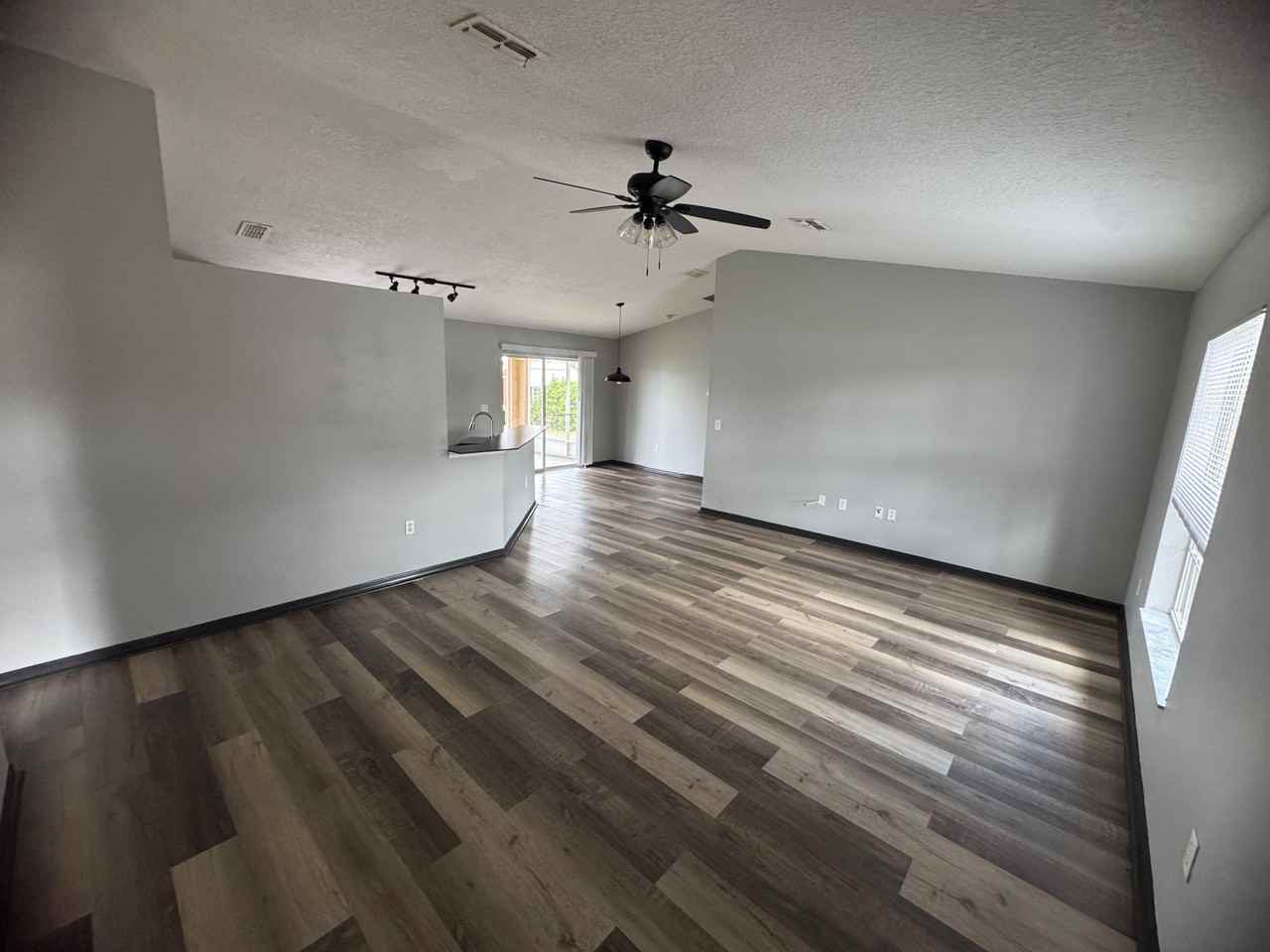 6289 Mariner Blvd - Photo 3 of 12