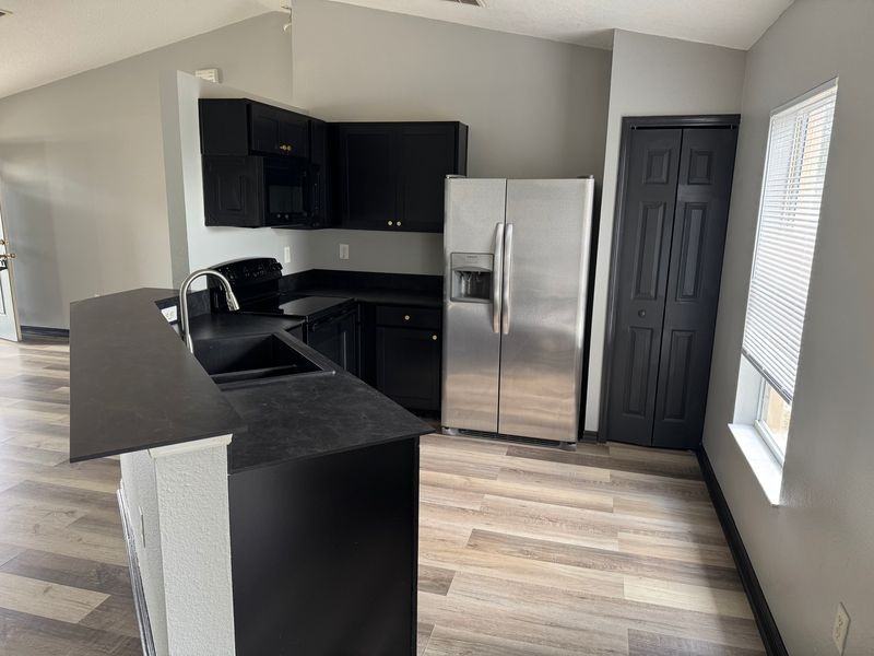 6289 Mariner Blvd - Photo 4 of 12